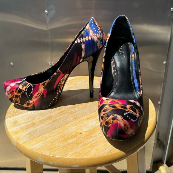 Aldo platform heels size 39 or 8.  Pattern fabric, gloss black stiletto heel. - Picture 3 of 3